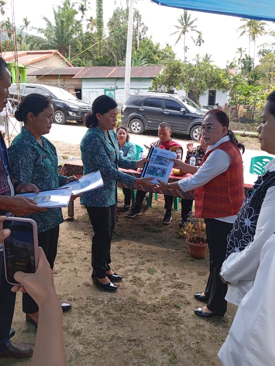 Penyerahan Laporan Kepala Desa, Ketua PKK Desa, Ketua TP.PKK Kecamatan Ke Tim Monitoring Kab.Toba